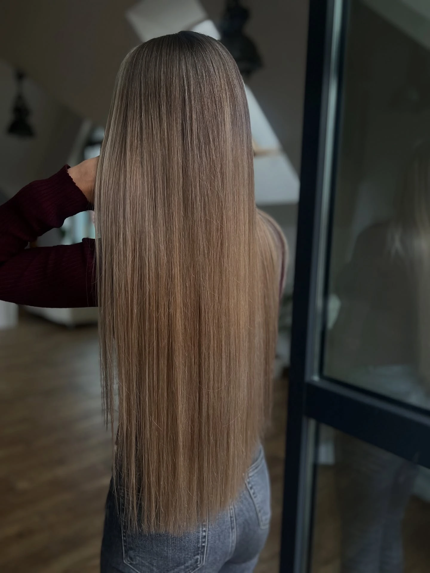 Bardzo długie, proste blond włosy — realizacja g.l.o.w.l.y
